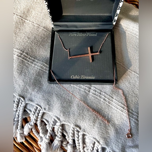 NWT PURE Silver / Rose Gold / Sparkle Allure Necklace / OS - Picture 4 of 7